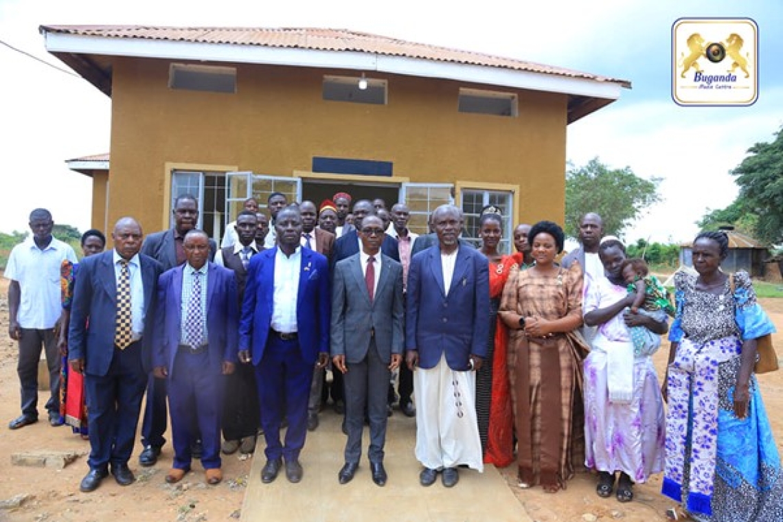 The Bugerere County leaders with Oweek. Joseph Kawuki Image